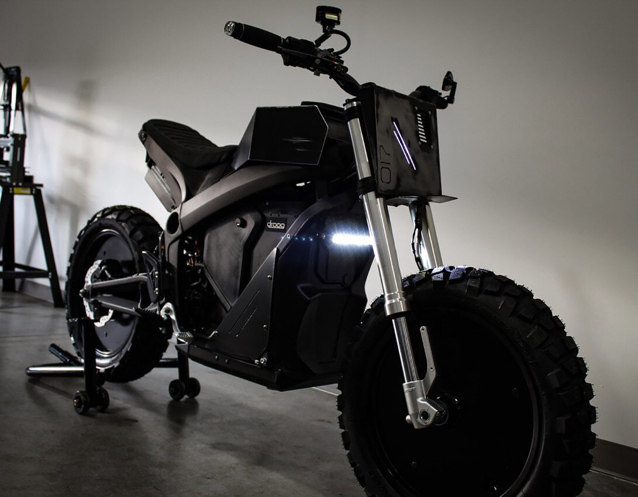 DM-017 E-Fighter V2 Electric Motorcycle