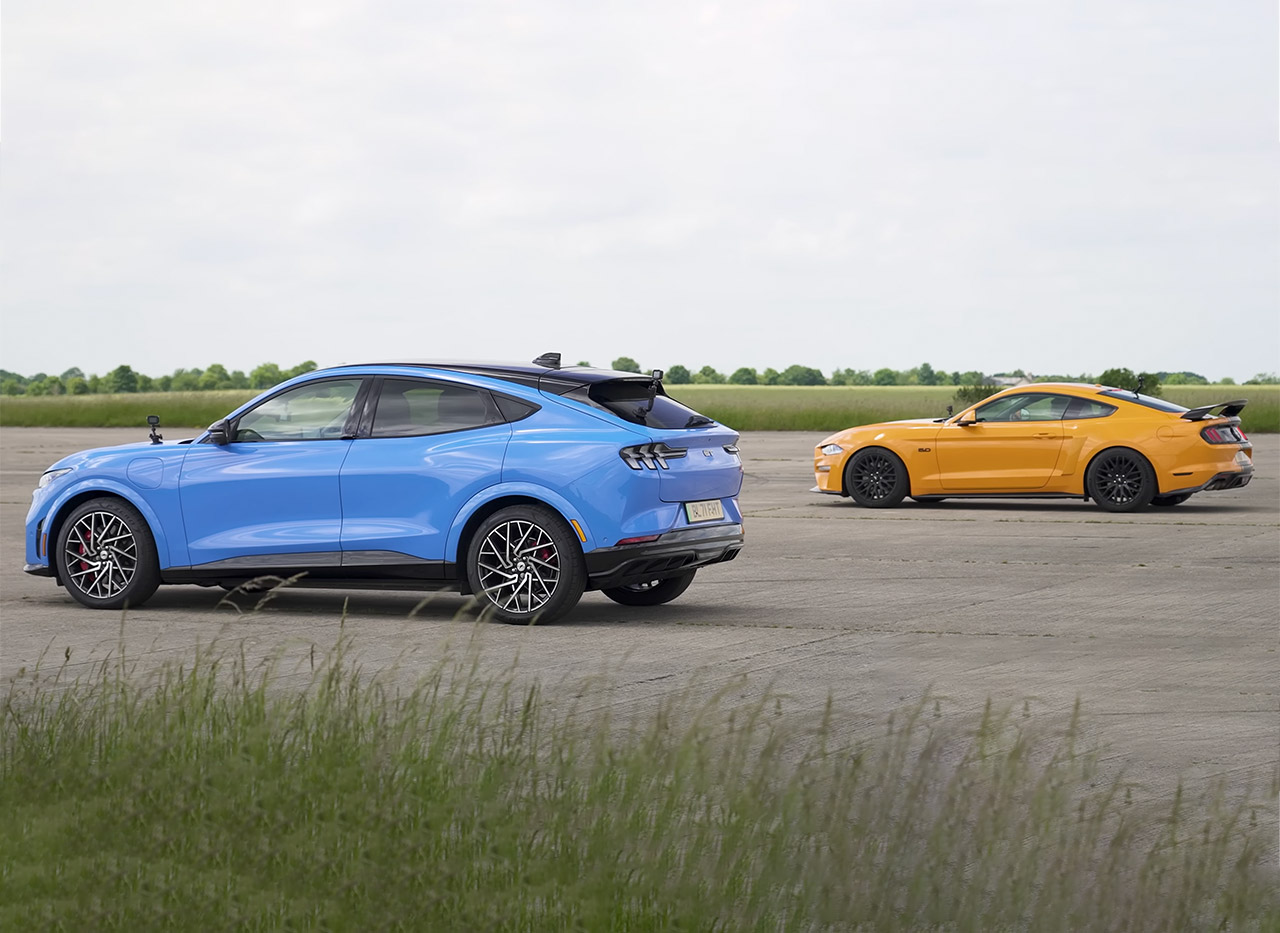 Ford Mustang Mach-E GT vs V8 Drag Racing