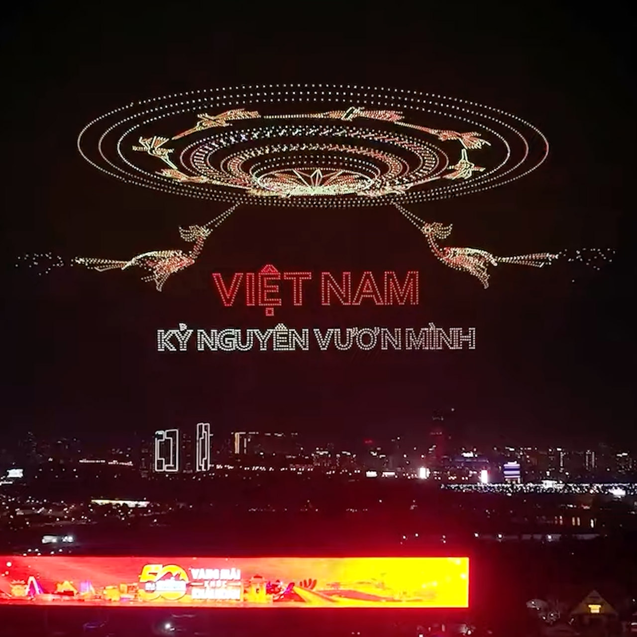 10,518 Drones Put on Guinness World Record-Setting Display in Vietnam's Ho  Chi Minh City - The Flighter