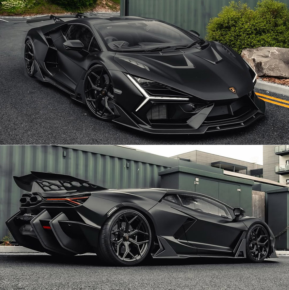 Batmobile Lamborghini Revuelto Vossen Novitec