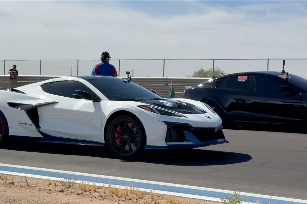 Tesla Model S Plaid vs Corvette ZR1X Drag Race